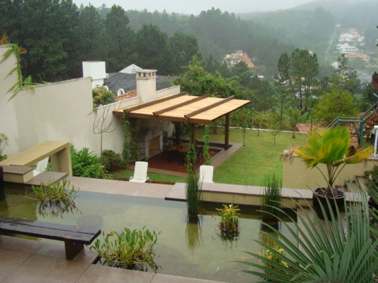 Obra residencial Alphaville - Quintal inferior